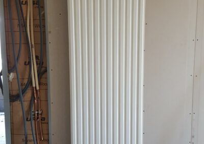 Plomberie intérieure avec raccords et équipements
