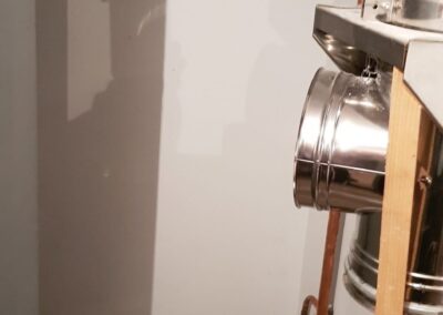 Tuyauterie de plomberie en phase d'installation