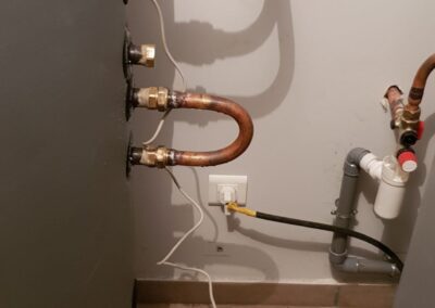 Travaux de plomberie dans un bâtiment