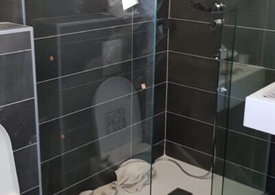 Réseau sanitaire visible après installation