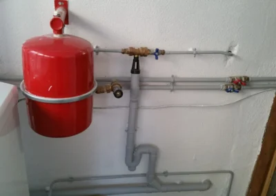 Travaux de plomberie sur une installation intérieure