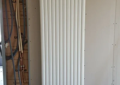 Plomberie intérieure avec raccords et équipements