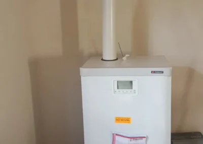 Installation de canalisations dans un espace intérieur
