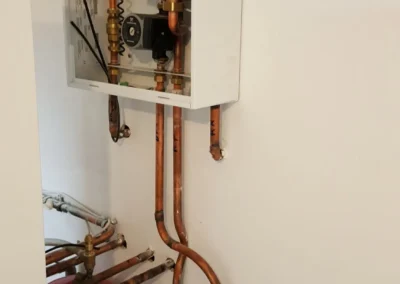 Travaux de plomberie dans un bâtiment