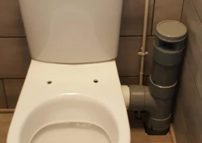 Détail des finitions sur installation sanitaire