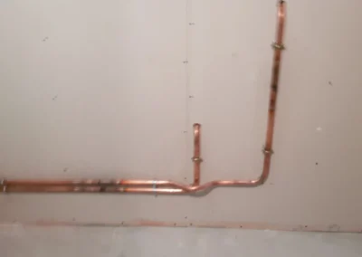 Détail d'un chantier de plomberie sanitaire