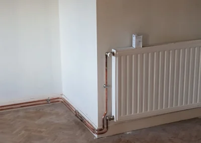 Détail d'une installation sanitaire et tuyauterie