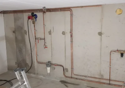 Raccordements sanitaires sur installation de plomberie
