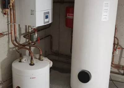 Canalisations de plomberie posées en intérieur
