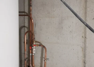 Éléments de plomberie intégrés dans un bâtiment