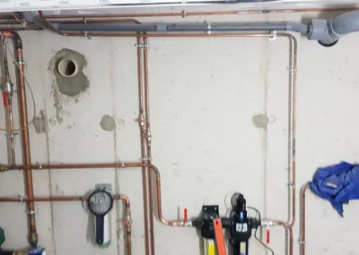 Éléments de plomberie sanitaire installés
