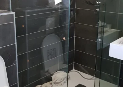 Réseau sanitaire visible après installation